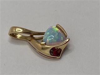 10K YELLOW GOLD SYNTHETIC OPAL PENDANT 1.8G